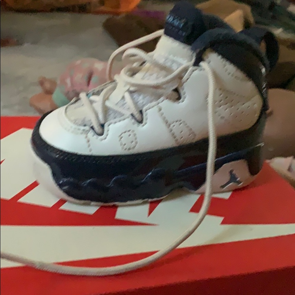 Jordans size 4